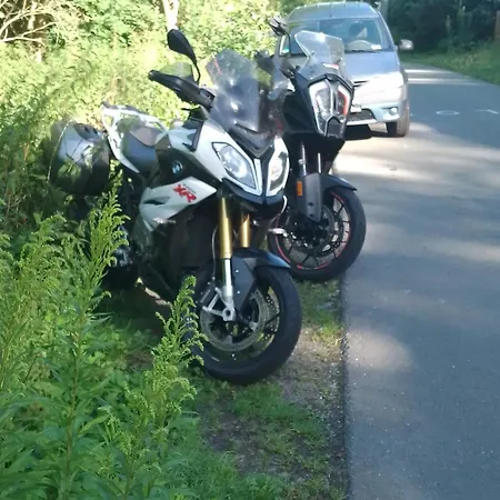 Ruhig Und Spartanisch Wohnen Im Denkmal 롯지 리첸발드